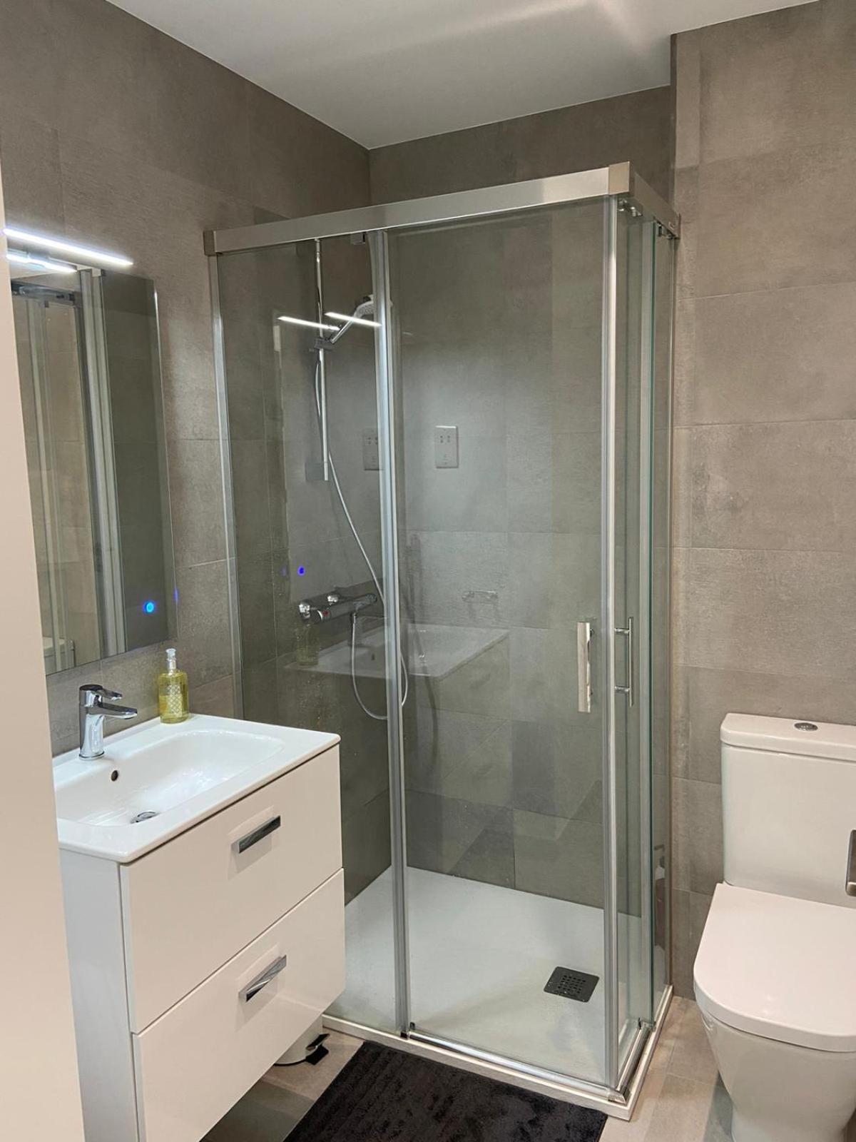 Holiday Studio Apartment Near The Beach And City Centre Gibraltar Room photo